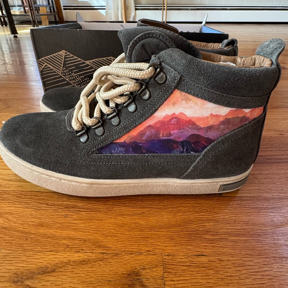 Inkkas Women's High-Top Sneakers with Mountain Design Size 8 – NWT / New in Box